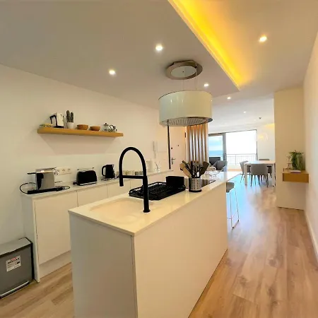 Marina Sunbeach Sea View Apartmán